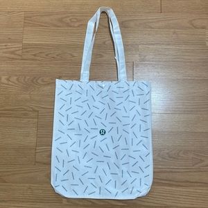❤️ One Large Brand New Lululemon Holiday Tote Bag